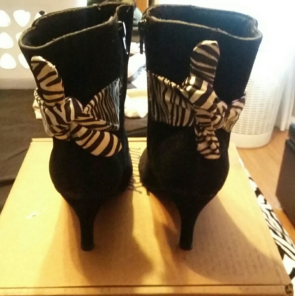 7 1/2 Wide Anna booties